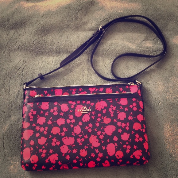 Coach Handbags - *Authentic* crossbody Coach purse